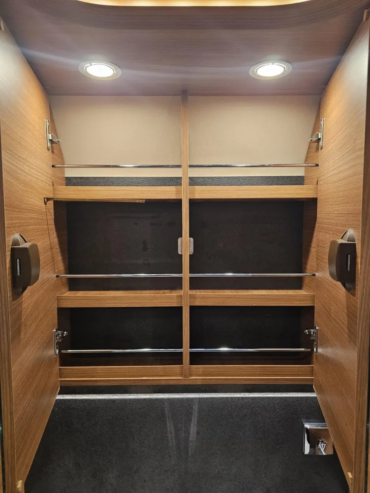 Fahrzeugbild Carthago chic c-line I 6.2 XL QB Silverline /Hubbett/ALDE #38