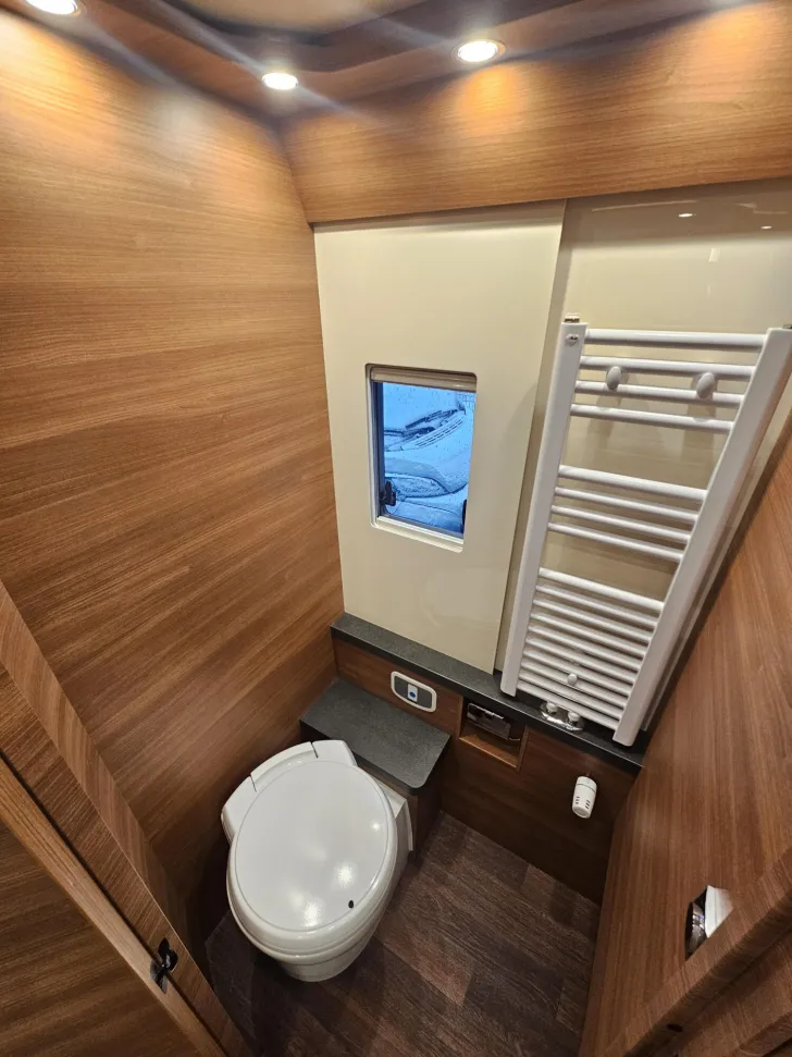 Fahrzeugbild Carthago chic c-line I 6.2 XL QB Silverline /Hubbett/ALDE #41