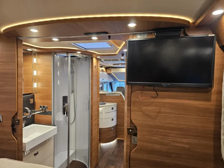 Fahrzeugbild Carthago chic c-line I 6.2 XL QB Silverline /Hubbett/ALDE #44