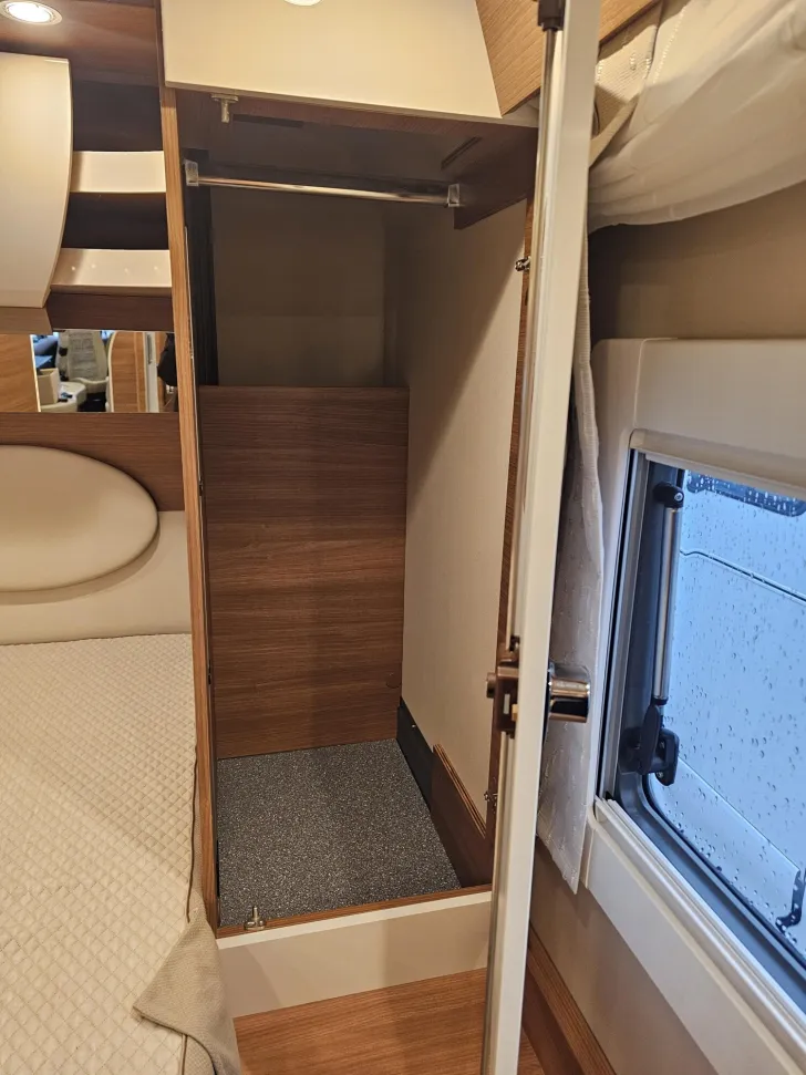 Fahrzeugbild Carthago chic c-line I 6.2 XL QB Silverline /Hubbett/ALDE #49