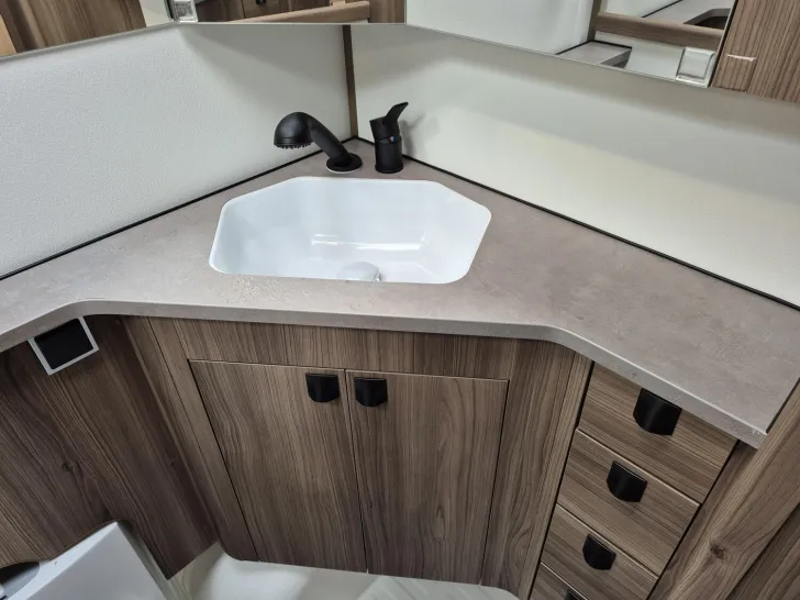 Fahrzeugbild Kabe Royal 630 GLE KS #38