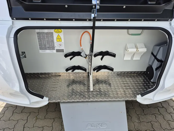Fahrzeugbild LMC Style 582 K /2.000 kg/Style Paket #5