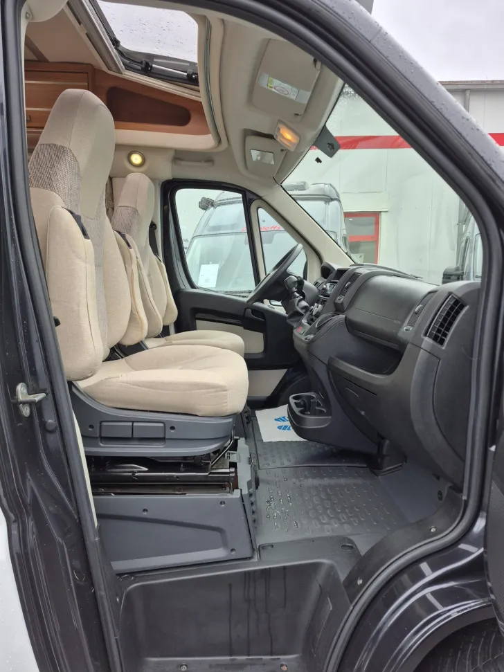 Fahrzeugbild Hymer Van 374 Solar/Markise/Längsbetten/1. Hand #7