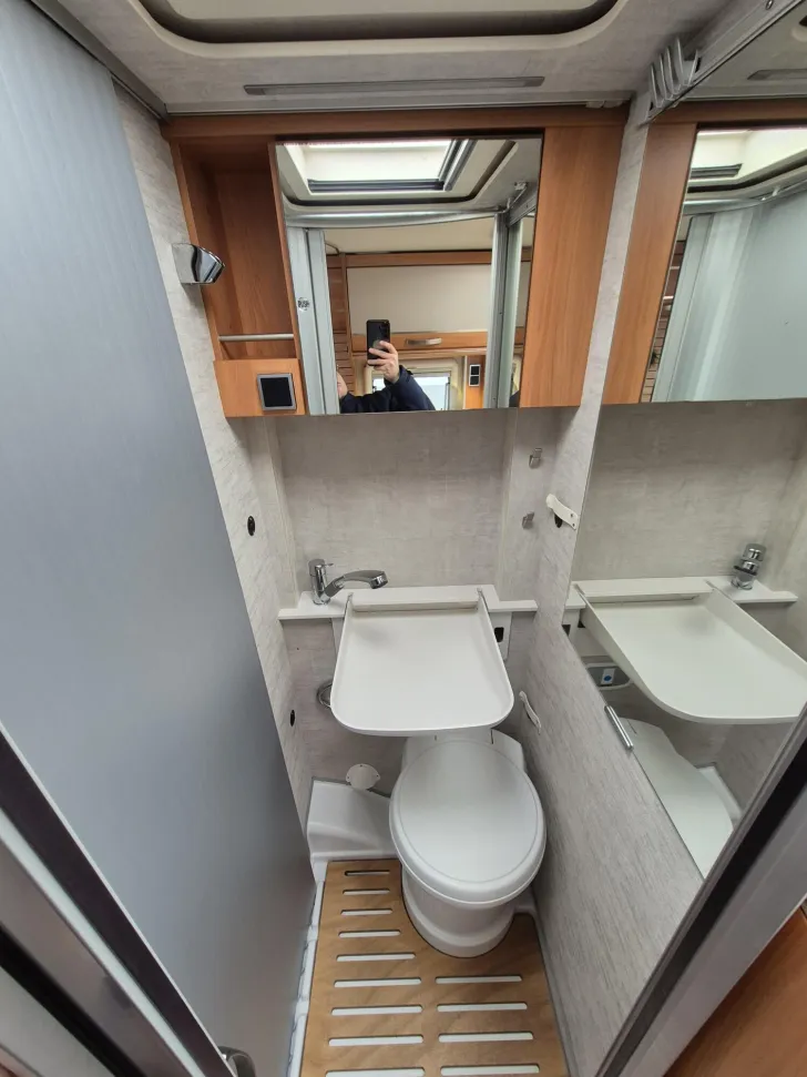 Fahrzeugbild Hymer Van 374 Solar/Markise/Längsbetten/1. Hand #40