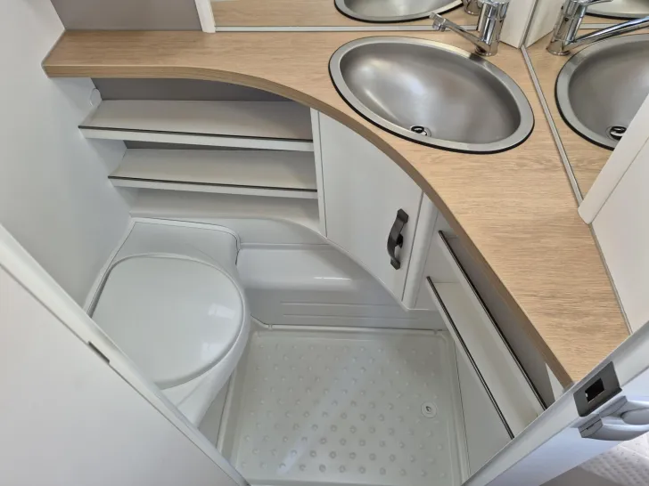 Fahrzeugbild Hymer Eriba Eriba Nova 480 Trend /2.000 Kg/SAT/Alu/Mover #29
