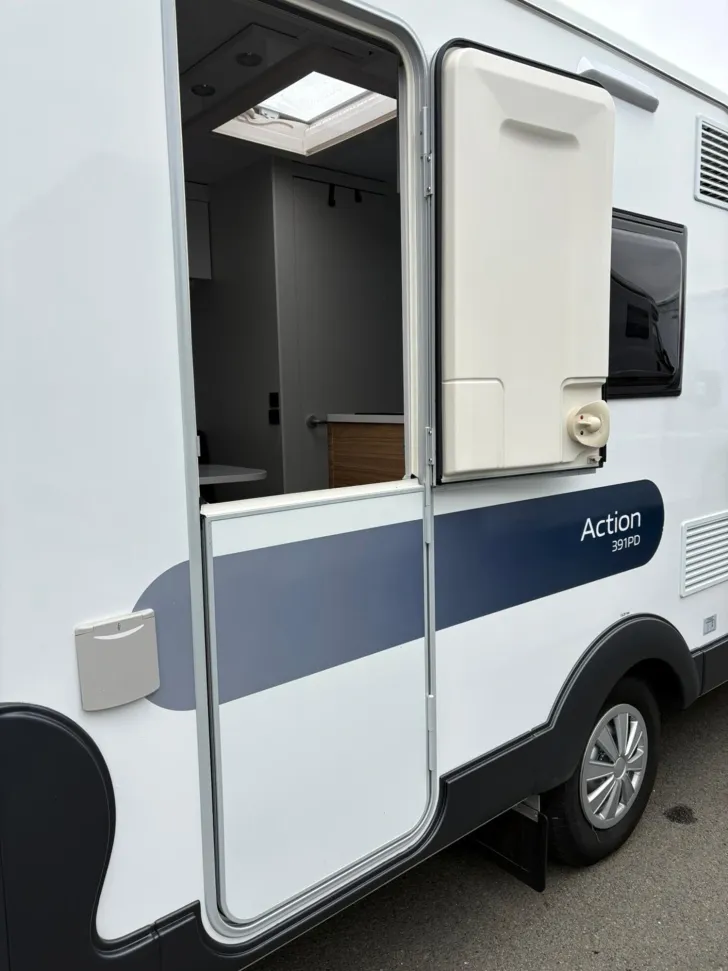 Fahrzeugbild Adria Action 391 pd /Fußbodenheizung/1.300kg #9