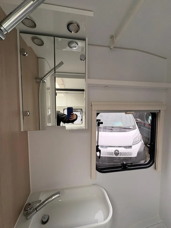 Fahrzeugbild Adria Action 391 pd /Fußbodenheizung/1.300kg #40