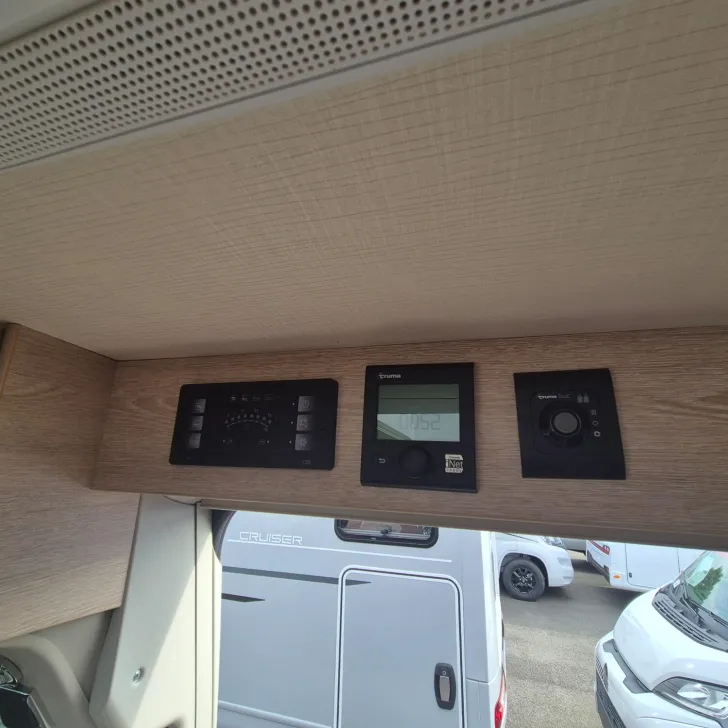 Fahrzeugbild Pössl Summit 600 Plus Plus Solar/Dieselzusatzheizung #9