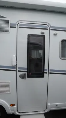 Fahrzeugbild Pilote P 696 D Essentiel Backofen/Sat+TV/Solar #7
