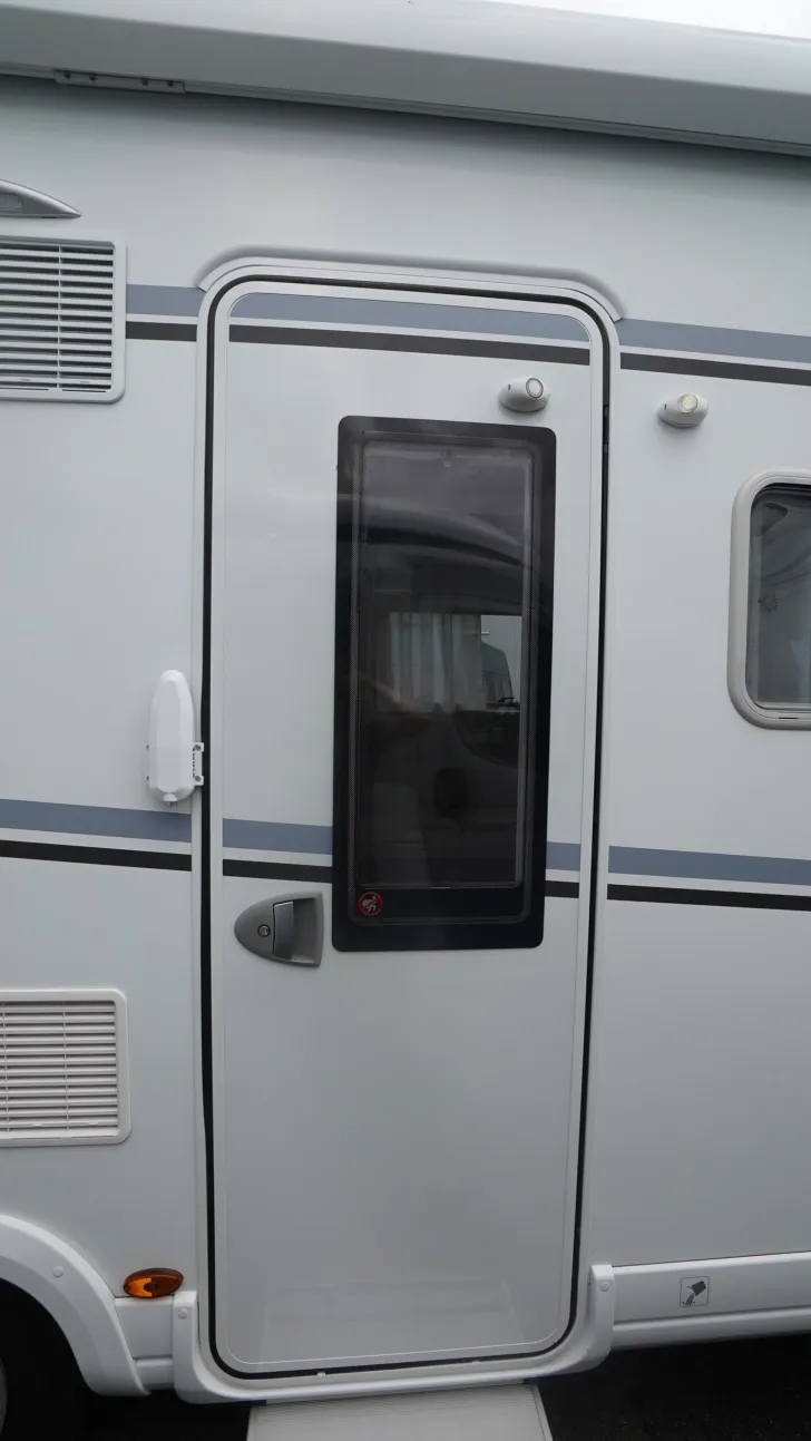 Fahrzeugbild Pilote P 696 D Essentiel Backofen/Sat+TV/Solar #7