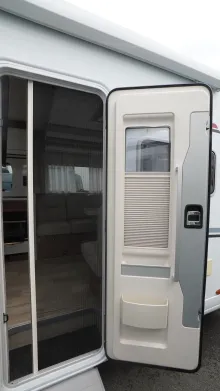 Fahrzeugbild Pilote P 696 D Essentiel Backofen/Sat+TV/Solar #9