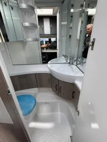 Fahrzeugbild Hobby OnTour 460 DL / Einzelbetten #19