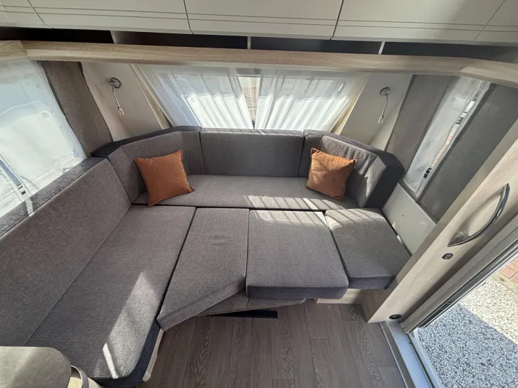 Fahrzeugbild Hobby De Luxe 460 LU #10