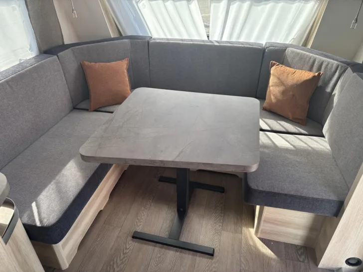Fahrzeugbild Hobby De Luxe 460 LU #11