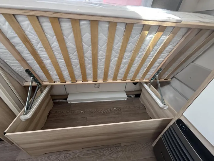 Fahrzeugbild Hobby De Luxe 460 LU #28