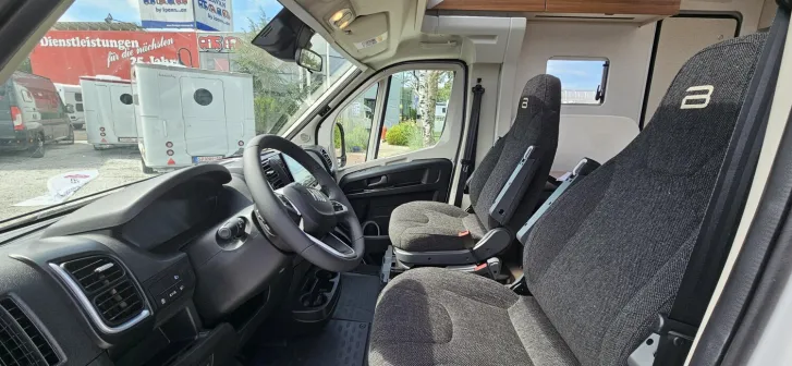 Fahrzeugbild Bürstner Signature SFT 7.4 / Sie sparen 4.879,- #7