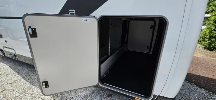 Fahrzeugbild Bürstner Signature SFT 7.4 / Sie sparen 4.879,- #20