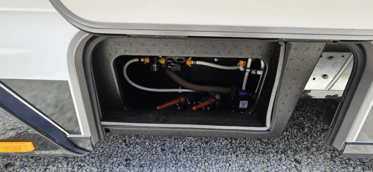 Fahrzeugbild Bürstner Signature SFT 7.4 / Sie sparen 4.879,- #24