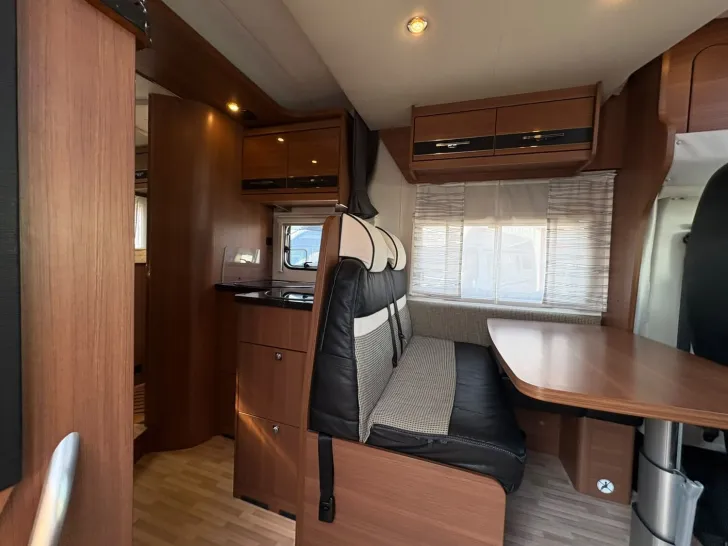 Fahrzeugbild LMC Breezer 737HG Black Edition /SAT-TV/Markise #8