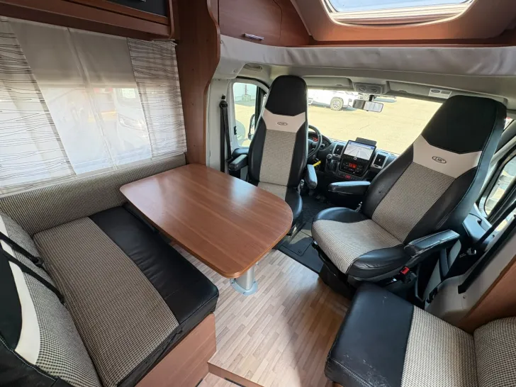 Fahrzeugbild LMC Breezer 737HG Black Edition /SAT-TV/Markise #14