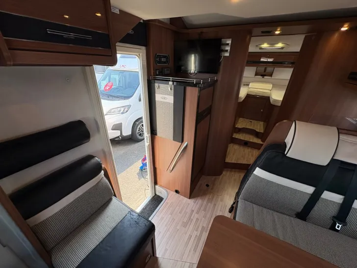 Fahrzeugbild LMC Breezer 737HG Black Edition /SAT-TV/Markise #16