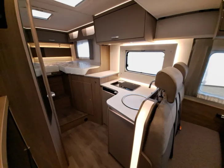 Fahrzeugbild Carado T 338 Pro+, Hubbett, Solar, TV, LTE, Combi 6 E #12