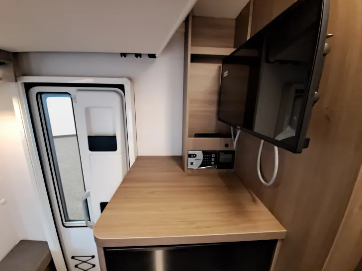 Fahrzeugbild Carado T 338 Pro+, Hubbett, Solar, TV, LTE, Combi 6 E #13