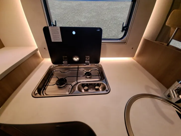 Fahrzeugbild Carado T 338 Pro+, Hubbett, Solar, TV, LTE, Combi 6 E #14