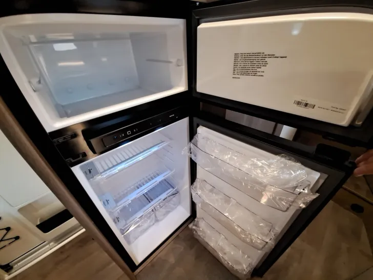 Fahrzeugbild Carado T 338 Pro+, Hubbett, Solar, TV, LTE, Combi 6 E #19