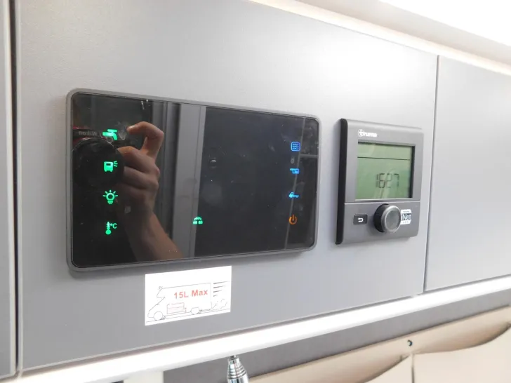 Fahrzeugbild Ahorn Camp Van 550 Lithiumbatterie+Automatik+Dieselheizung #23