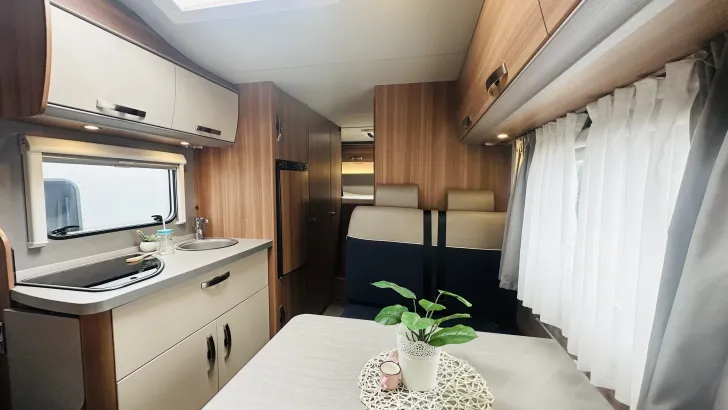 Fahrzeugbild Weinsberg CaraHome 700 DG #6