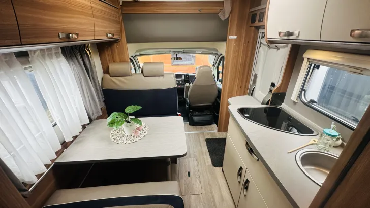 Fahrzeugbild Weinsberg CaraHome 700 DG #8