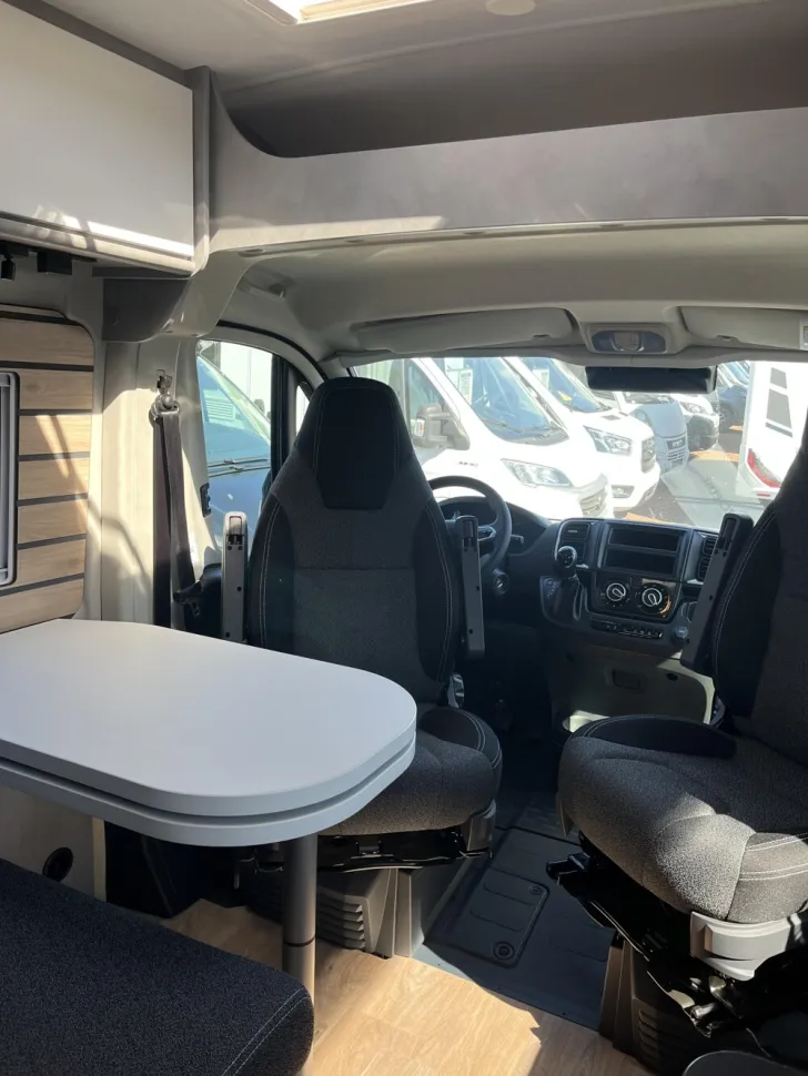 Fahrzeugbild Crosscamp ELMNT 6.4 ES Peugeot #11