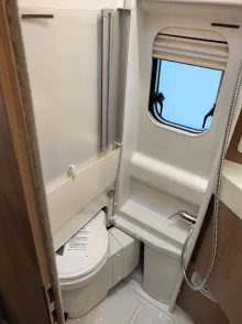 Fahrzeugbild Malibu Van First Class - Two Rooms 640 LE RB charming GT skyview #16