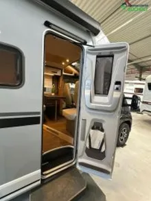 Fahrzeugbild Knaus LIVE WAVE 650 MEG BLACK SELECTION Modell 2026 / Rahmenfenster #8