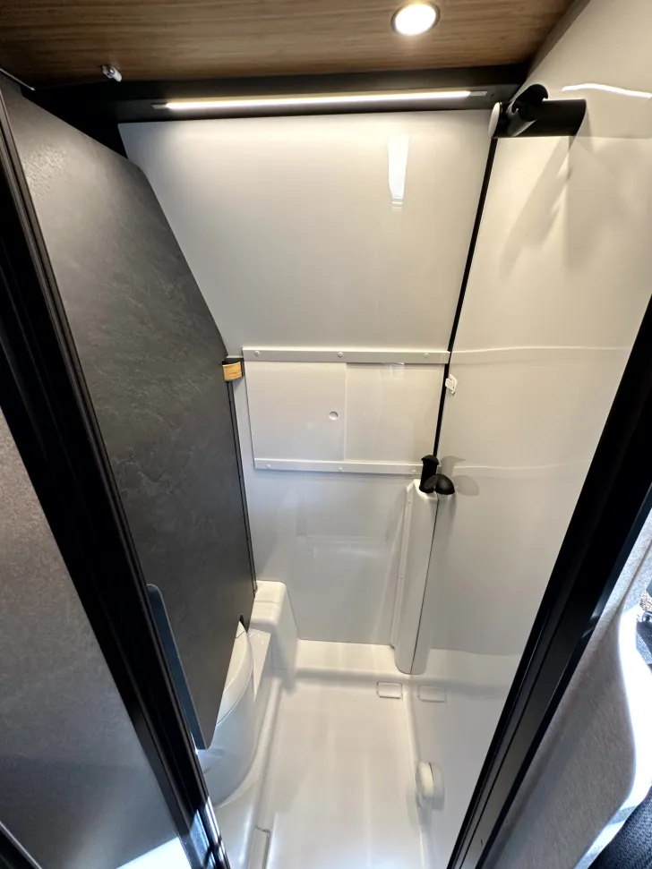 Fahrzeugbild Hymer Redwood 601 Explorer *Lithium*Vorb.Solar* #24