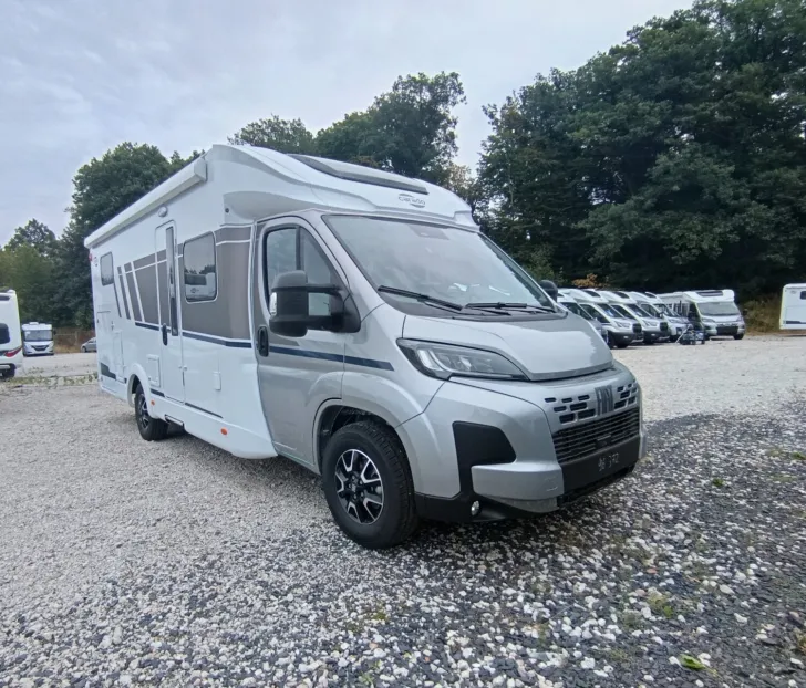 Fahrzeugbild Carado T 448H Hubbett, 5.Sitzplatz, ACC, Radio/Rückfahr #1