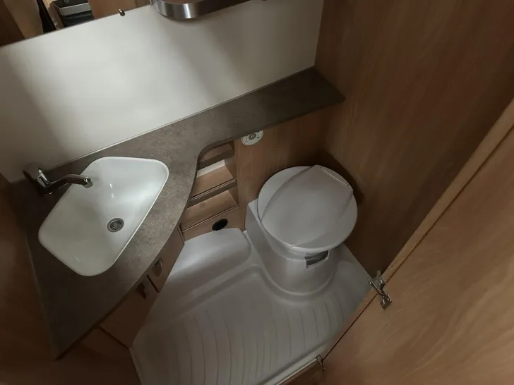 Fahrzeugbild Knaus Südwind 580 EU Einzelbetten, Mover, Markise #8