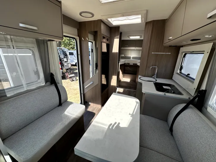 Fahrzeugbild Carado T457 #12