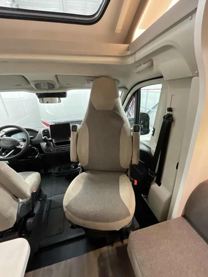 Fahrzeugbild Carado T 328 5 Sitzplätze! 4 Schlafplätze + Notbett #3