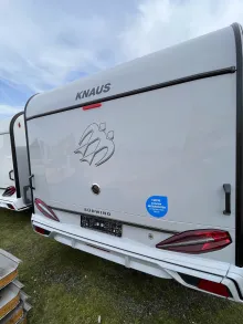 Fahrzeugbild Knaus Südwind 580 QS 60 YEARS Außen komplett grau! Teppich #4