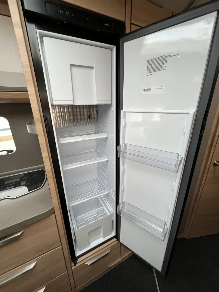 Fahrzeugbild Knaus Südwind 580 QS 60 YEARS Außen komplett grau! Teppich #12