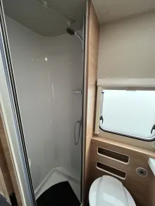 Fahrzeugbild Knaus Südwind 580 QS 60 YEARS Außen komplett grau! Teppich #15