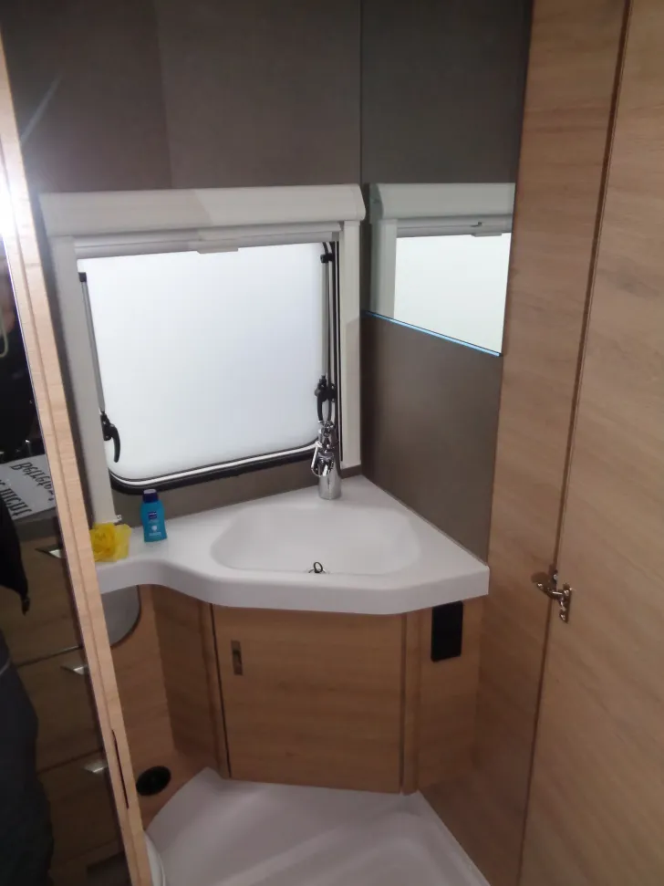 Fahrzeugbild Knaus Südwind 460 EU Black Selection Gas-Variante #18