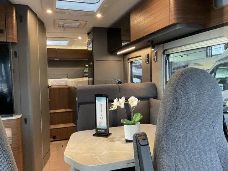 Fahrzeugbild Hymer B-MC 600 I ,BMC, BMC I / AHK / Hubstützen hydr #7