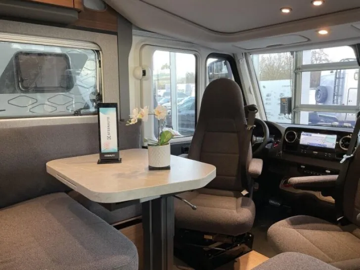 Fahrzeugbild Hymer B-MC 600 I ,BMC, BMC I / AHK / Hubstützen hydr #9
