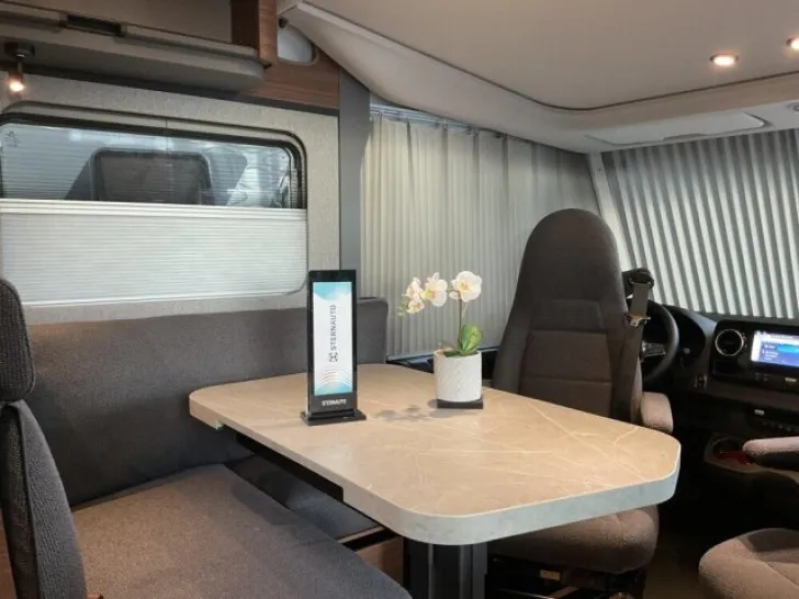 Fahrzeugbild Hymer B-MC 600 I ,BMC, BMC I / AHK / Hubstützen hydr #10