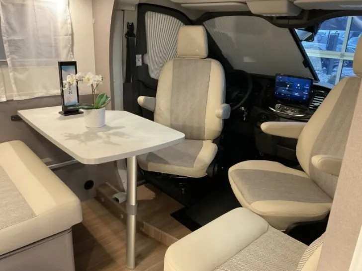Fahrzeugbild Etrusco V 6.6 SF FORD Automatik /Schwenkbad / XENON #6