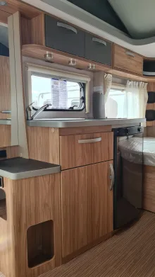 Fahrzeugbild Hymer Eriba Feeling 425 Listenpreis 41.500 € neuwertig #8