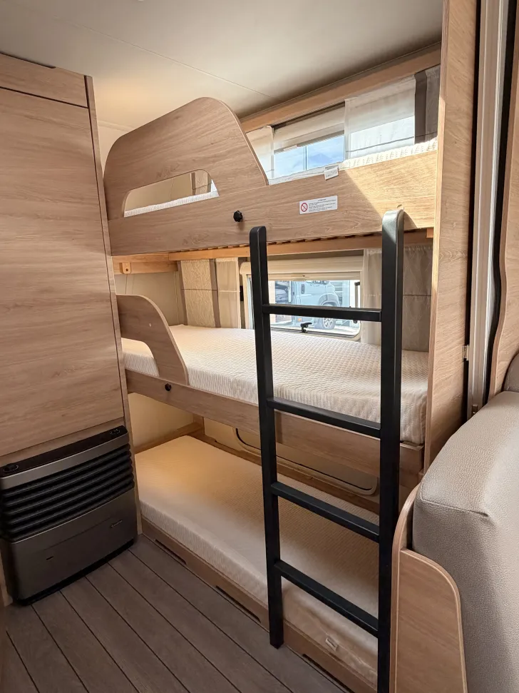 Fahrzeugbild Knaus Südwind 580 QS 60 YEARS Etagenbett (3-fach), Mover #17